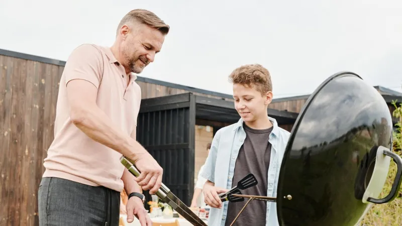 Что подарить на День отца: идеи из дерева с гравировкой